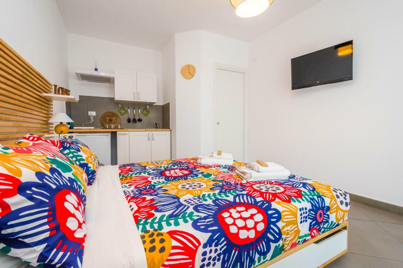 B&B Lo&G Lascari Kültér fotó