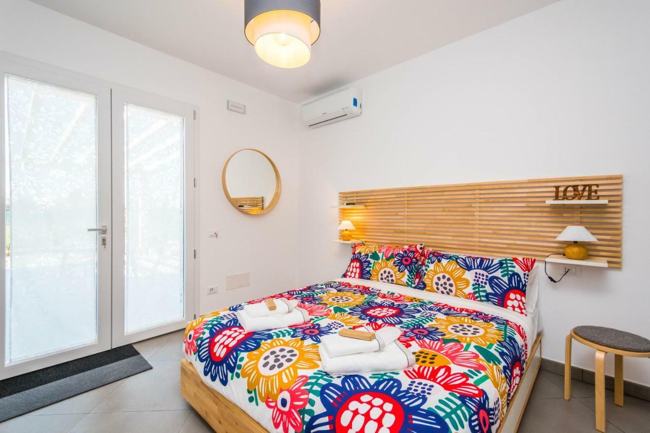 B&B Lo&G Lascari Kültér fotó